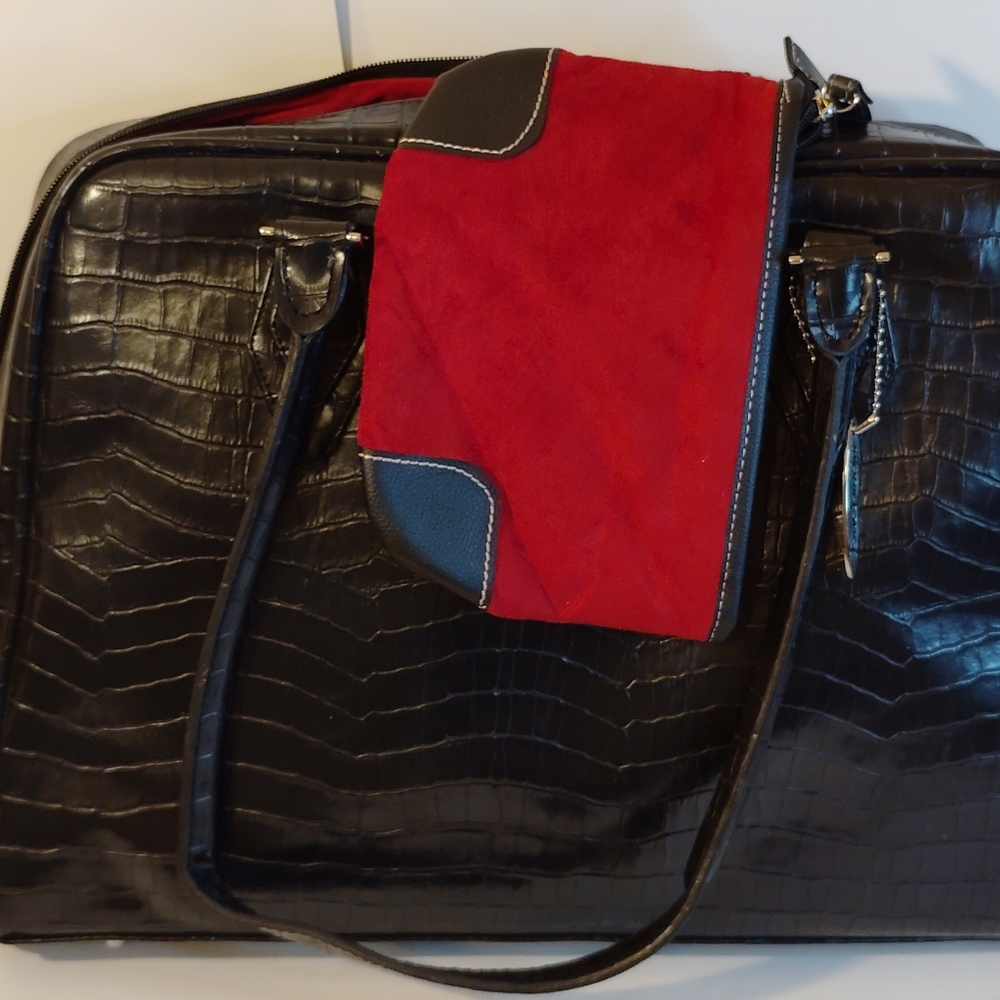 MobileEdge Black Leather Laptop Bag with Crocodile Texture - Picture 9 of 15